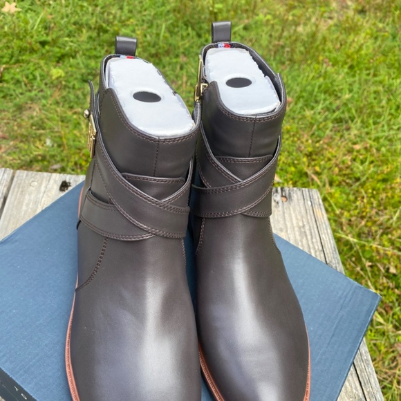 Federik Faux Leather Booties Womens sz 8 TOMMY HILFIGER New in Box - Picture 10 of 11